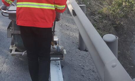 雨季或冬季怎么進行道路劃線施工?